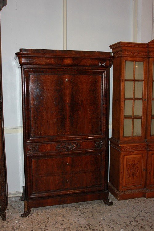 Grande secretaire Biedermeier della seconda metà del 1800 in piuma di mogano