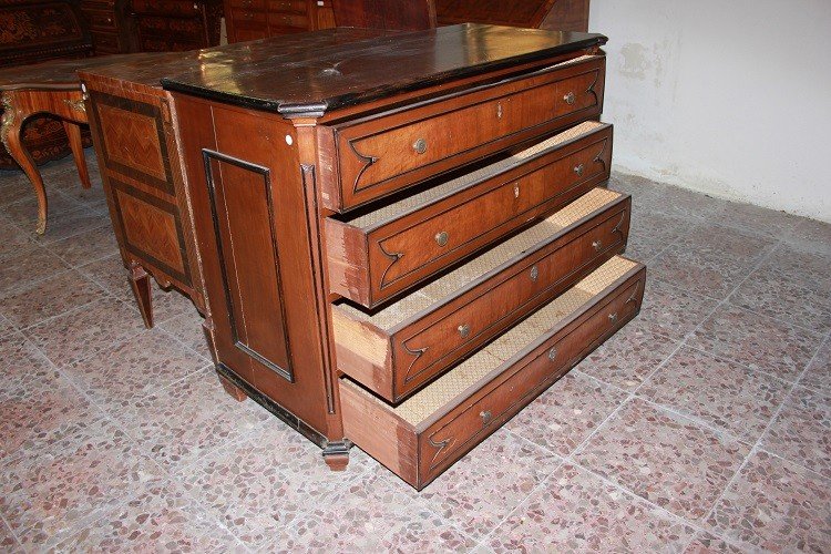 Canterano cassettone italiano Lombardo del 1700 in legno di noce con profili ebanizzati-photo-3