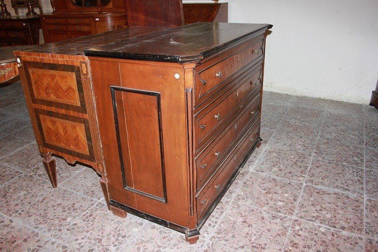 Canterano cassettone italiano Lombardo del 1700 in legno di noce con profili ebanizzati-photo-4