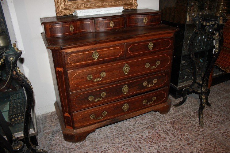 Cassettone canterano Spagnolo 1700 in legno di noce impreziosito da filetto di intarsio