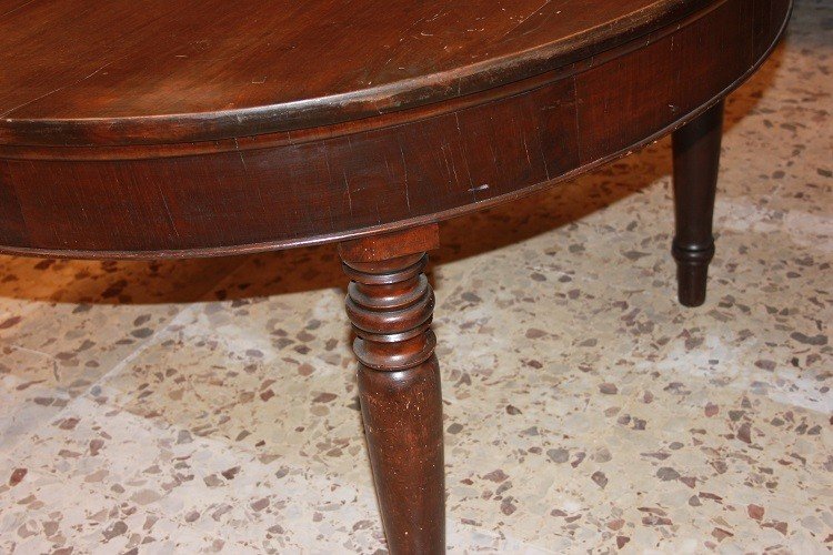 Grande tavolo circolare allungabile di inizio 1800 in legno di noce-photo-3