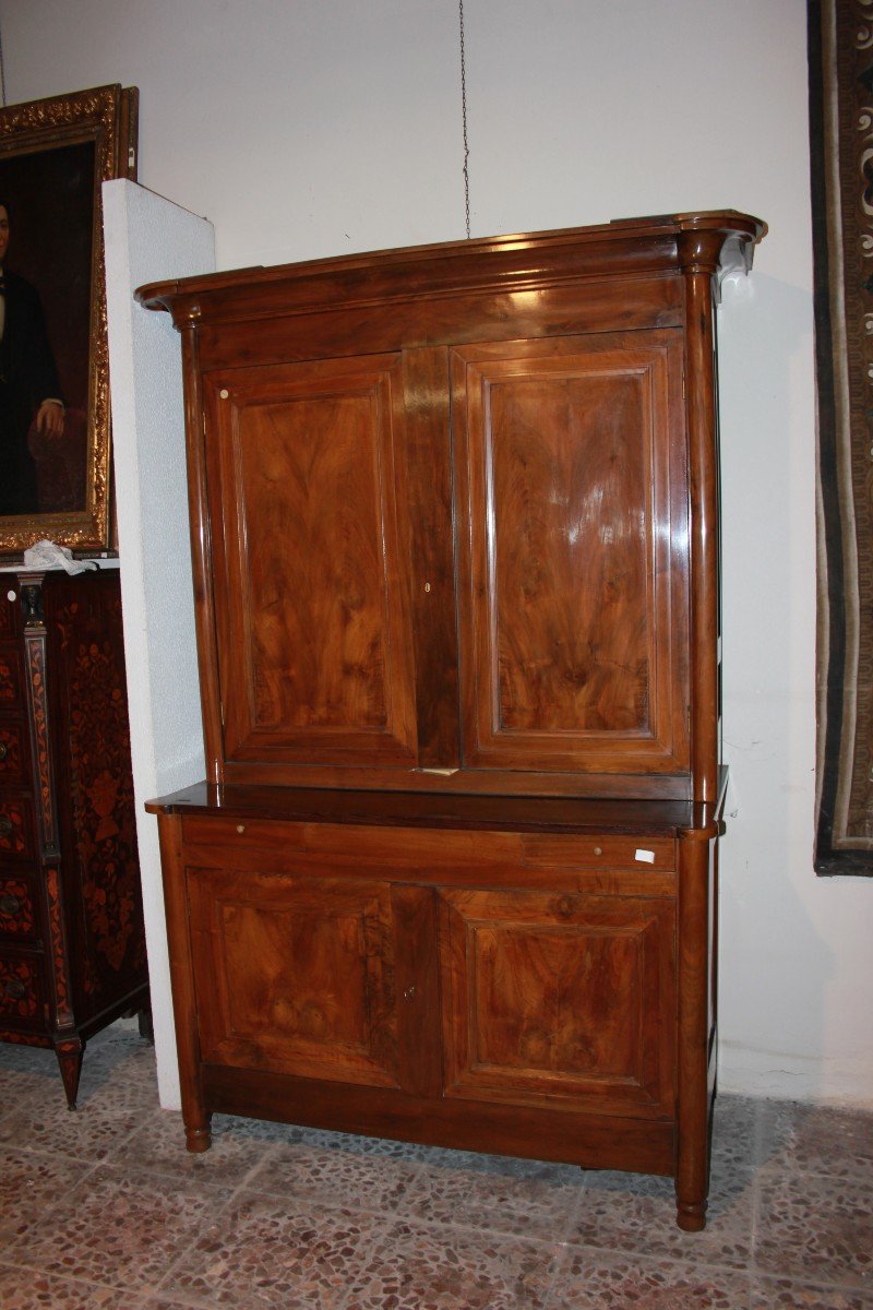 Credenza italiana di inizio 1800 stile Luigi Filippo in legno di noce