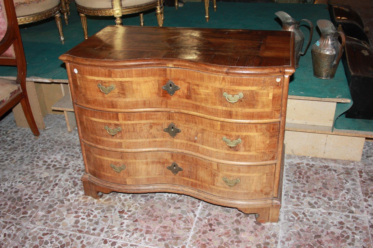 Cassettone del 1700 stile Maria Antonietta in noce