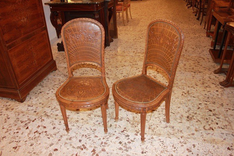 Gruppo di 8 sedie francesi di fine 1800, stile Luigi XVI, in legno di noce