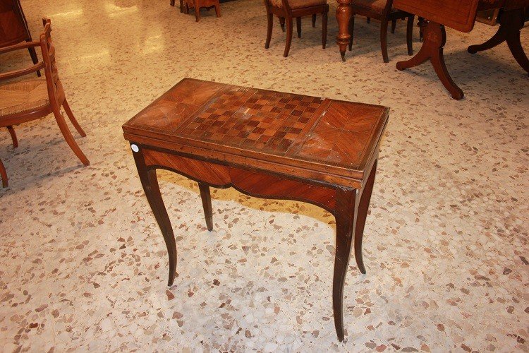 Tavolino da gioco francese di inizio 1800, stile Luigi XV, in legno di palissandro 