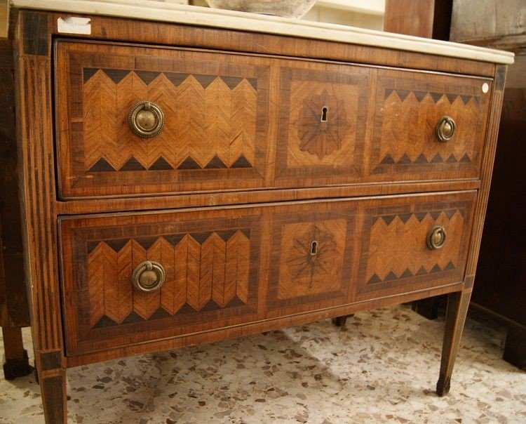 Italian chest of drawers from the early 1800s, Louis XVI style, in various polychrome woods
