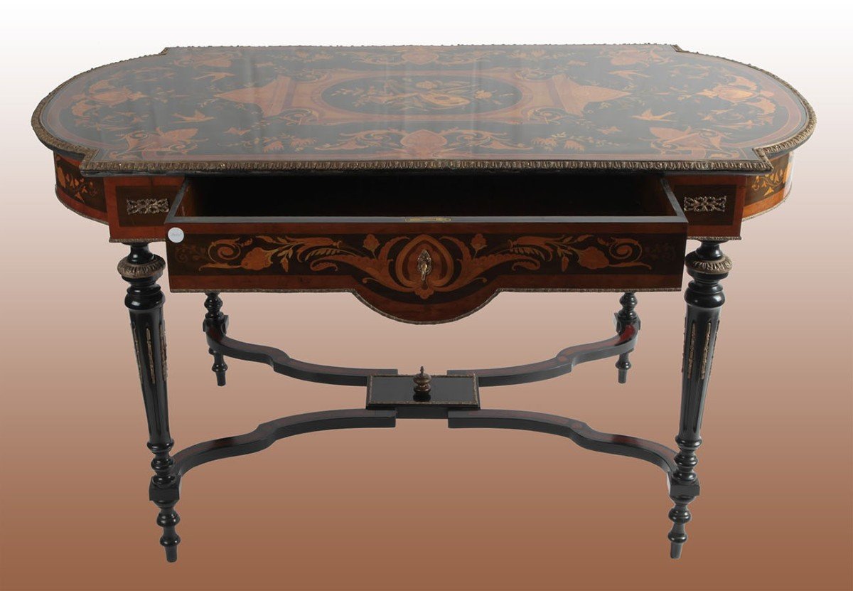 Tavolo da salotto francese della seconda metà del 1800 stile Luigi XVI, in legno di ebano