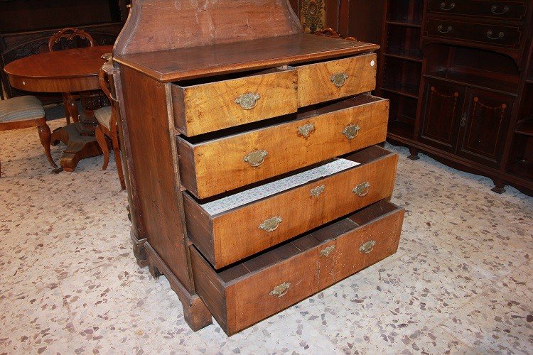 Piccolo cassettone comoncino inglese del 1700 stile Queen Anne in legno di noce-photo-4