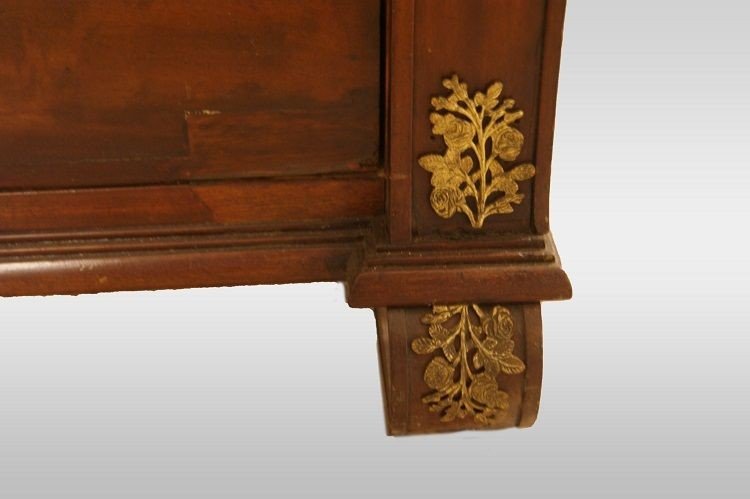Comò inglese di metà 1800, stile Impero, in legno di mogano. Presenta 4 cassetti e bronzi-photo-1