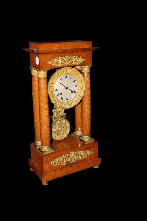 Bellissimo orologio francese della seconda metà del 1800, stile Impero, in legno di olmo 