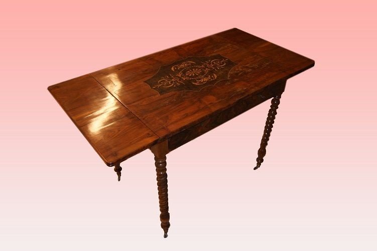 Tavolino con alette francese di metà 1800, stile Carlo X, in legno di noce fiammato-photo-3