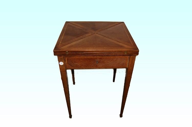 Tavolino da gioco inglese della seconda metà del 1800, stile Vittoriano, in legno di mogano