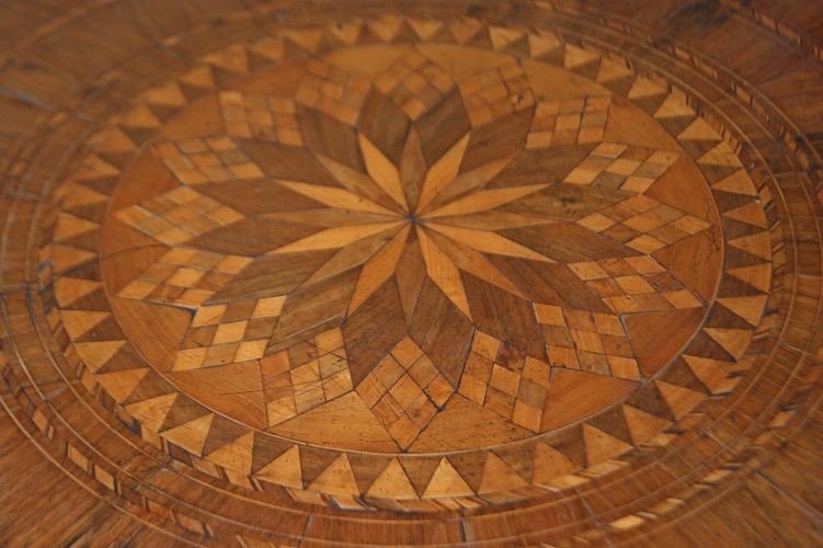 Tavolino sorrentino circolare italiano della prima metà del 1800 in legno di noce-photo-3
