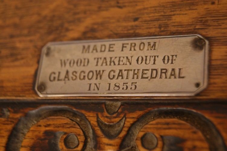 Grande credenza scozzese di metà 1800, stile Tudor, in legno di rovere-photo-2