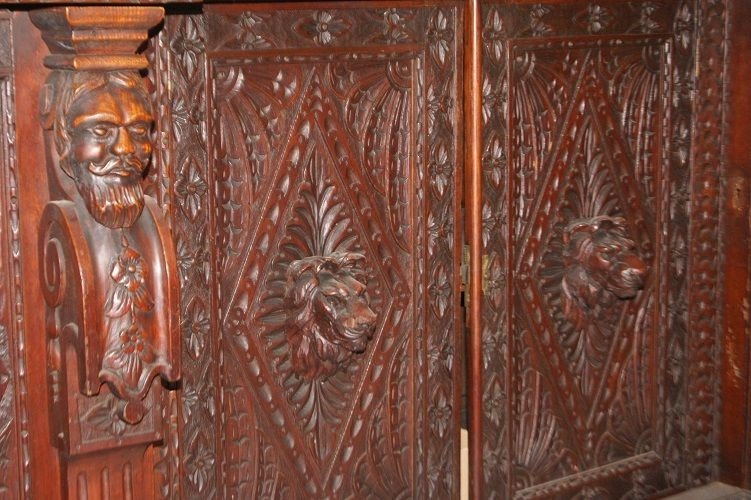 Grande credenza scozzese di metà 1800, stile Tudor, in legno di rovere-photo-1