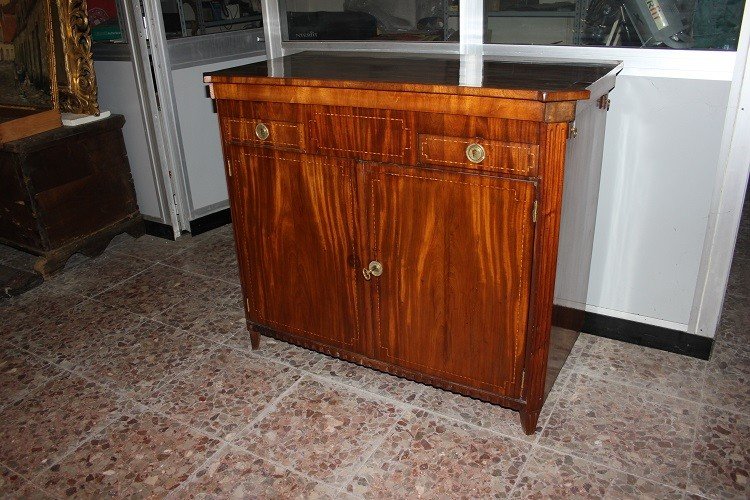 Credenza piattaia olandese di inizio 1800 stile Luigi XVI in legno di mogano e piuma di mogano