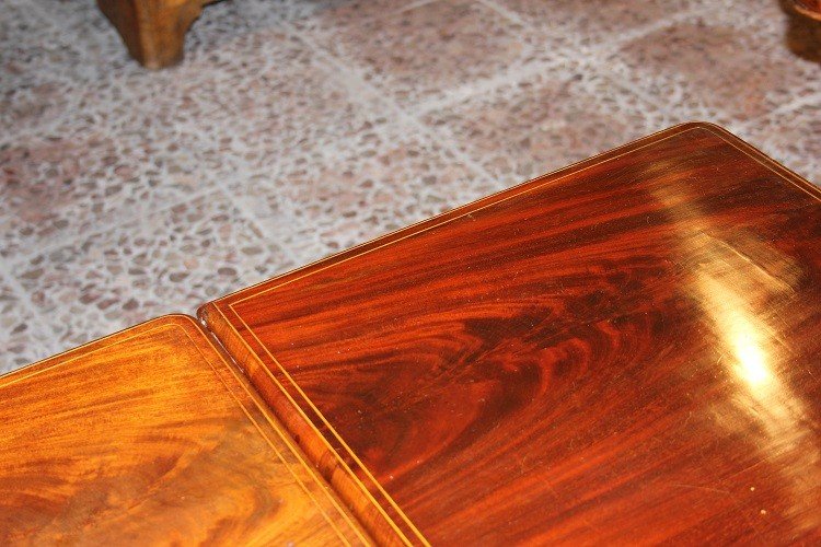 Tavolino con alette francese di metà del 1800, stile Carlo X, in legno di mogano e mogano-photo-4