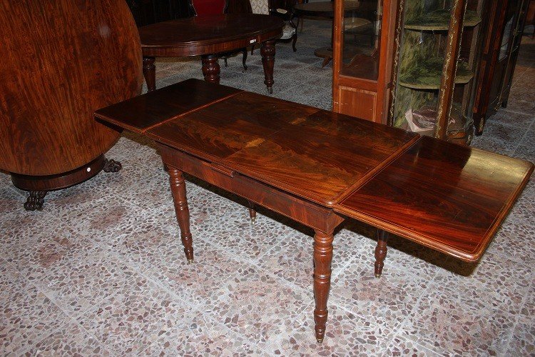 Tavolino con alette francese di metà del 1800, stile Carlo X, in legno di mogano e mogano-photo-4