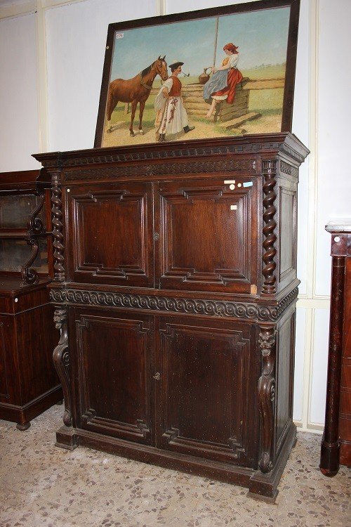 Grande credenza italiana della seconda metà del 1800, stile Rinascimento, in legno di noce