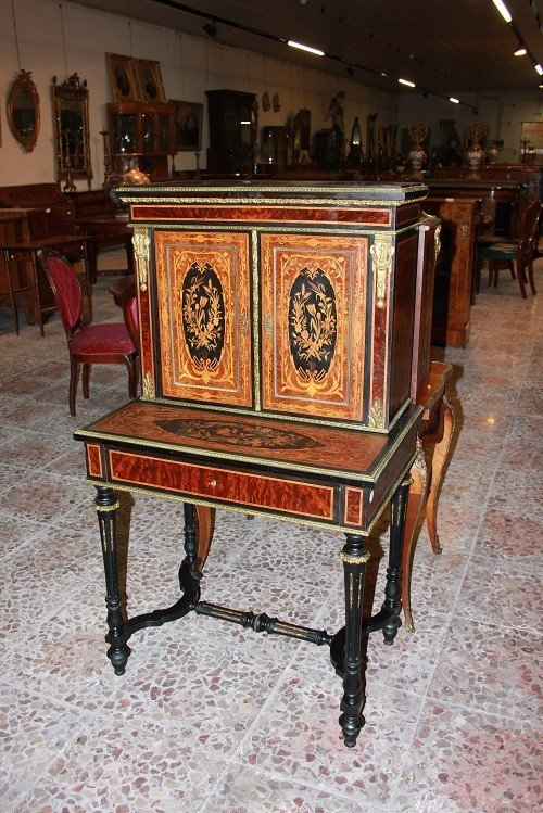Cabinet credenzino francese di metà 1800, stile Luigi XVI, in radica maples e ebano