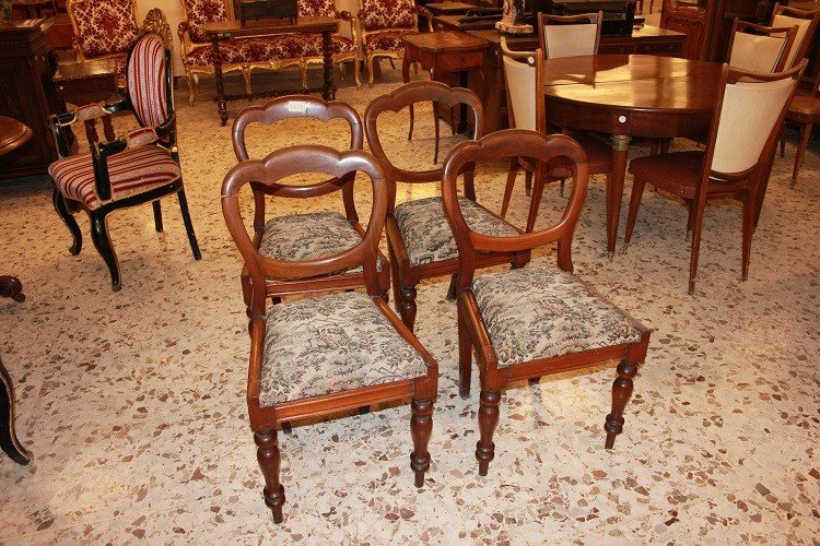 Gruppo di 4 sedie inglesi della seconda metà del 1800, stile Vittoriano, in legno di mogano
