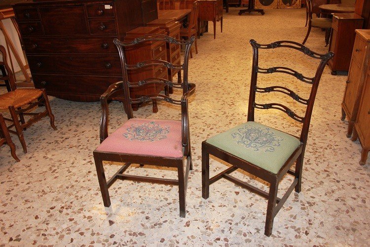 Gruppo di 8 sedie con capotavola inglesi di inizio 1800, stile Chippendale, in legno di mogano-photo-2