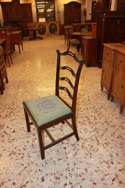 Gruppo di 8 sedie con capotavola inglesi di inizio 1800, stile Chippendale, in legno di mogano-photo-2