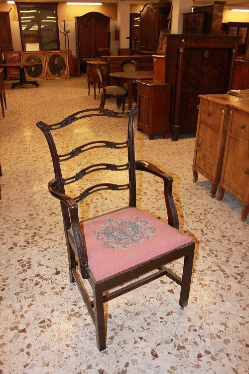 Gruppo di 8 sedie con capotavola inglesi di inizio 1800, stile Chippendale, in legno di mogano-photo-3