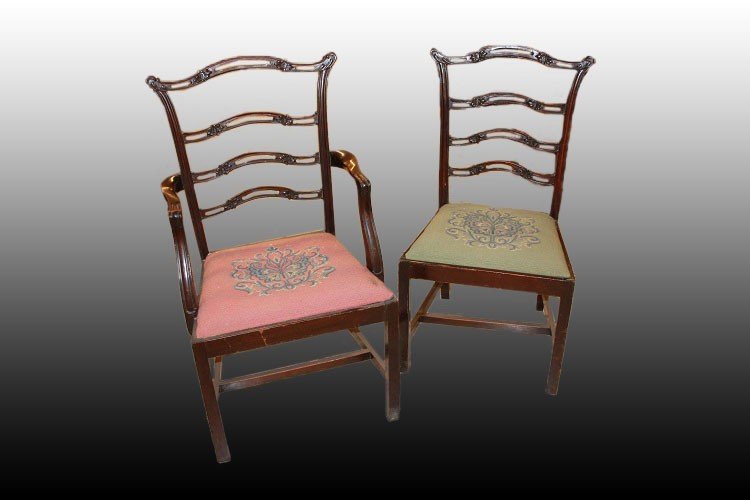 Gruppo di 8 sedie con capotavola inglesi di inizio 1800, stile Chippendale, in legno di mogano