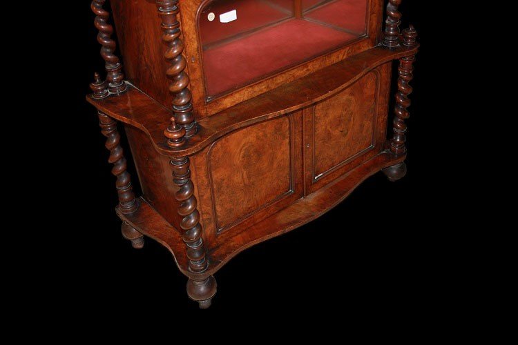 Piccolo credenzino cabinet inglese della prima metà 1800, stile Georgiano, in legno di noce -photo-4