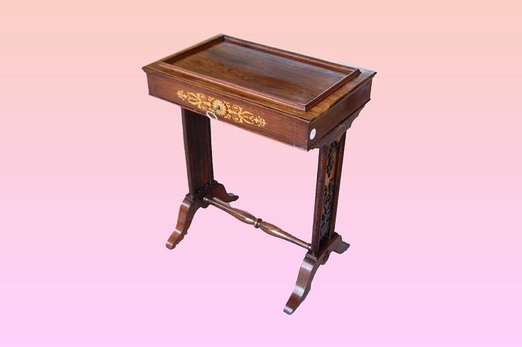 Tavolino francese della prima metà del 1800, stile Carlo X, in legno di palissandro