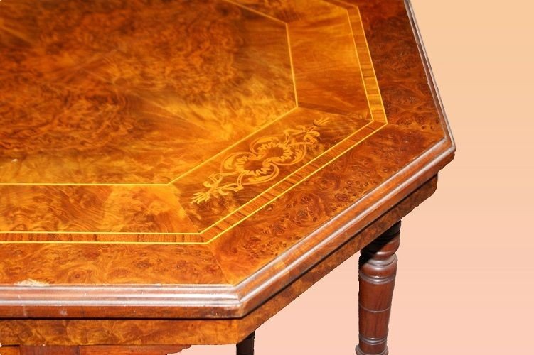 Tavolino inglese della seconda metà 1800, stile Vittoriano, in legno di noce, radica di noce -photo-2
