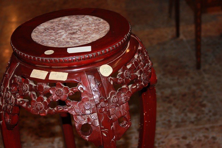 Tavolino porta piante cinese del 1900 in legno intagliato con piano in marmo-photo-3