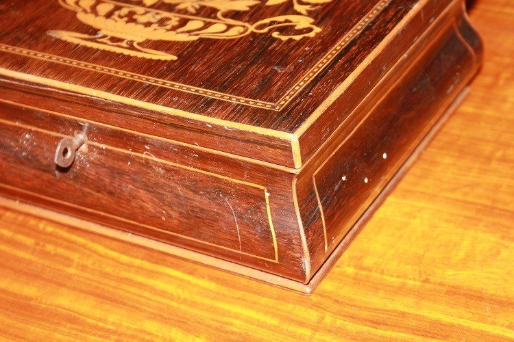 Piccola scatola francese di metà 180, stile Carlo X, in legno di palissandro-photo-1