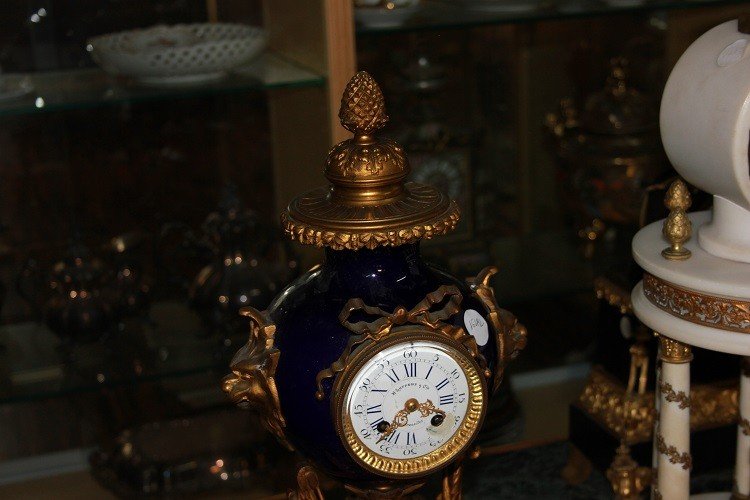 Orologio da tavolo francese del 1800 in legno bronzo e Opaline blu-photo-2