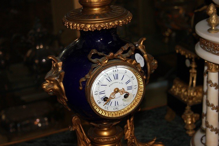 Orologio da tavolo francese del 1800 in legno bronzo e Opaline blu-photo-4