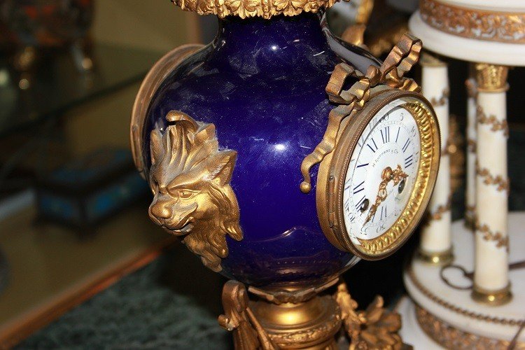 Orologio da tavolo francese del 1800 in legno bronzo e Opaline blu-photo-1