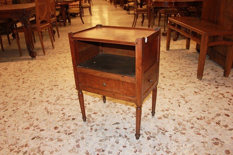 Tavolino comodino francese della seconda metà del 1800, stile rustico, in legno di ciliegio-photo-2