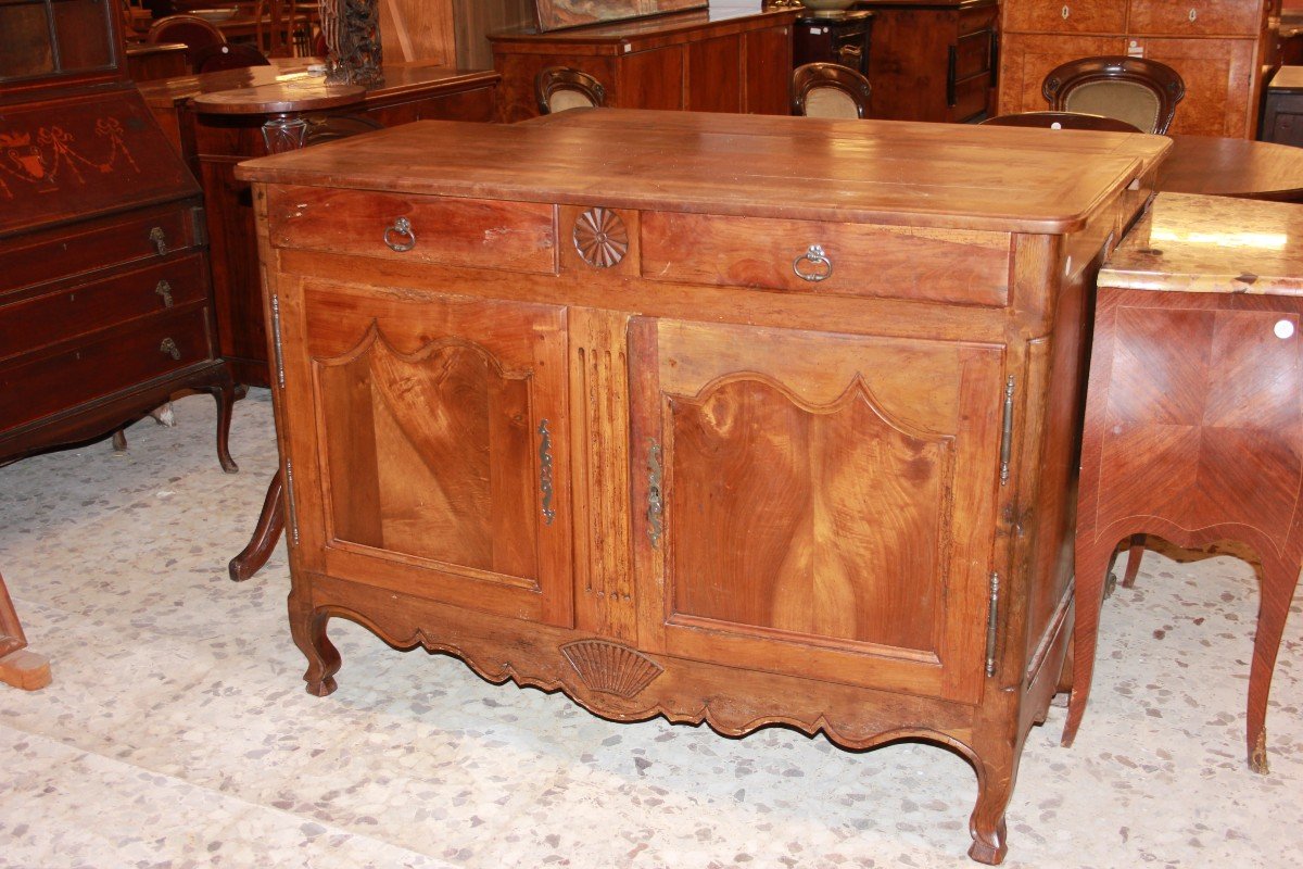 Credenza di medie dimensioni francese di metà 1800, stile Provenzale, in legno di noce