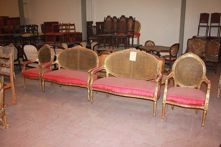 Salotto francese di metà1800, stile Luigi XVI, in legno dorato foglia oro