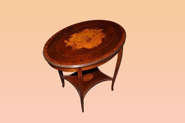 Tavolino ovale inglese di metà 1800, stie Vittoriano, in legno di mogano