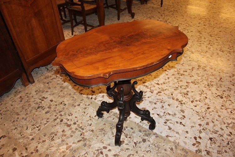 Tavolino Nord Europa di metà 1800, stile Biedermeier, in legno di mogano e piuma di mogano