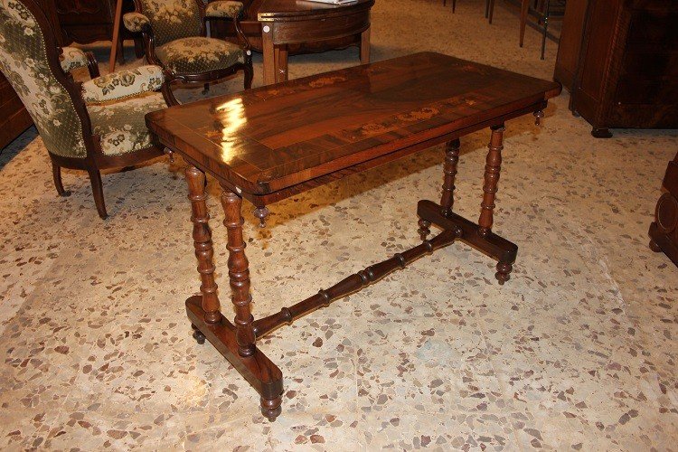 Tavolino da salotto inglese della seconda metà del 1800, stile Vittoriano, in legno di noce-photo-2