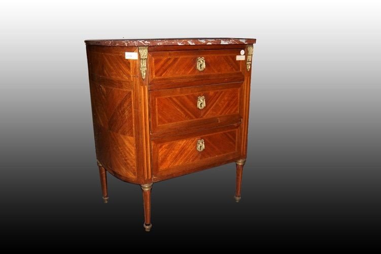 <p>Bellissimo comoncino francese di metà 1800, stile Luigi XVI, in legno di bois de violette