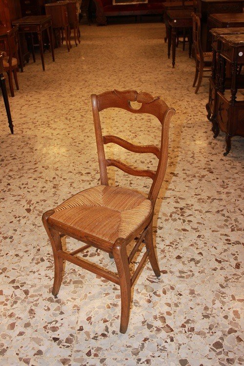Gruppo di 6 sedie francesi di fine 1800, stile Rustico, in legno di noce con seduta in paglia -photo-4