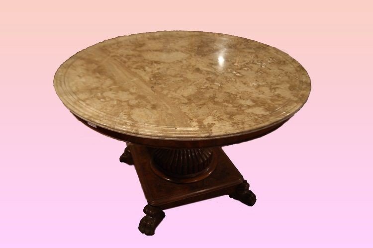<p>Tavolo circolare, francese della prima metà del 1800, stile Carlo X in legno di mogano