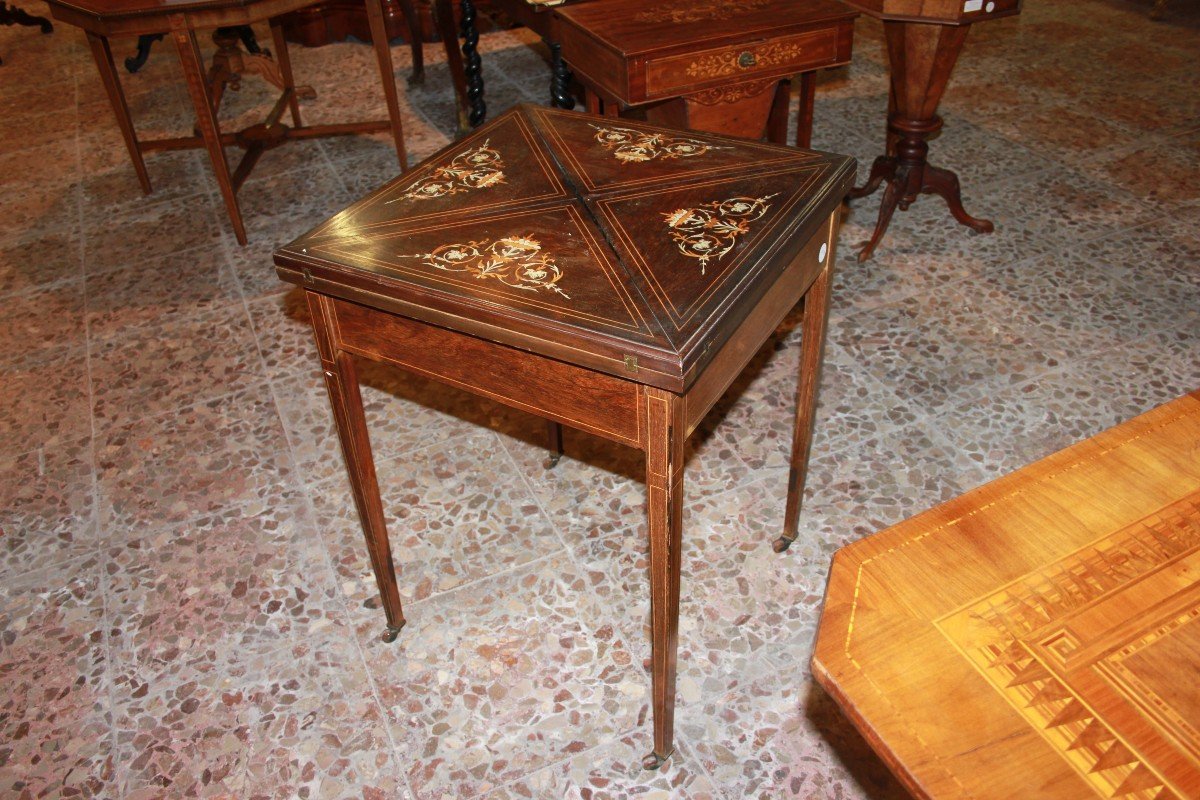 Tavolino a fazzoletto da gioco, inglese della seconda metà del 1800 stile Vittoriano-photo-1
