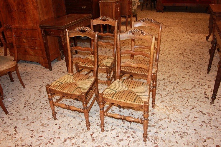 Gruppo di 4 sedie campagnole francesi di fine 1800 in legno di noce
