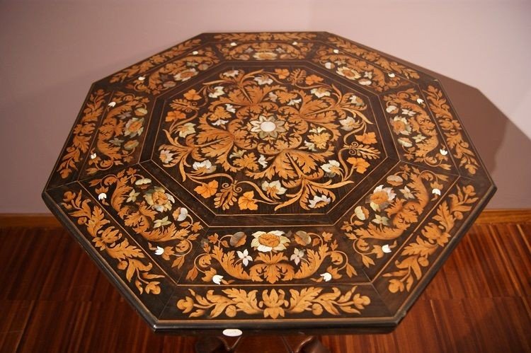 Tavolino olandese ottagonale di inizio 1800 in legno di palissandro ornato da ricchi intarsi -photo-2