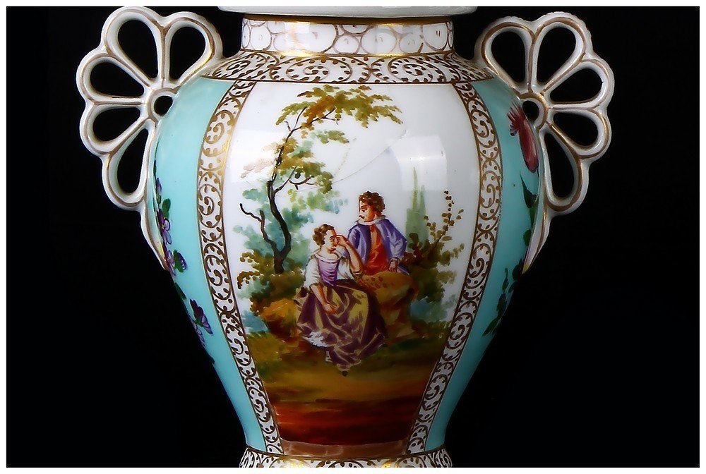 Graziosa coppia di piccole potiche con coperchio, in porcellana decorata con diverse scene -photo-3